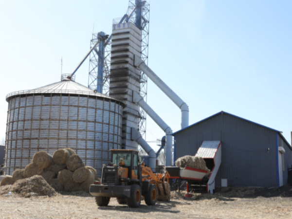 煤價(jià)上漲，糧食烘干用上生物質(zhì)秸稈大包直燃熱風(fēng)爐，一年省下30萬(wàn)